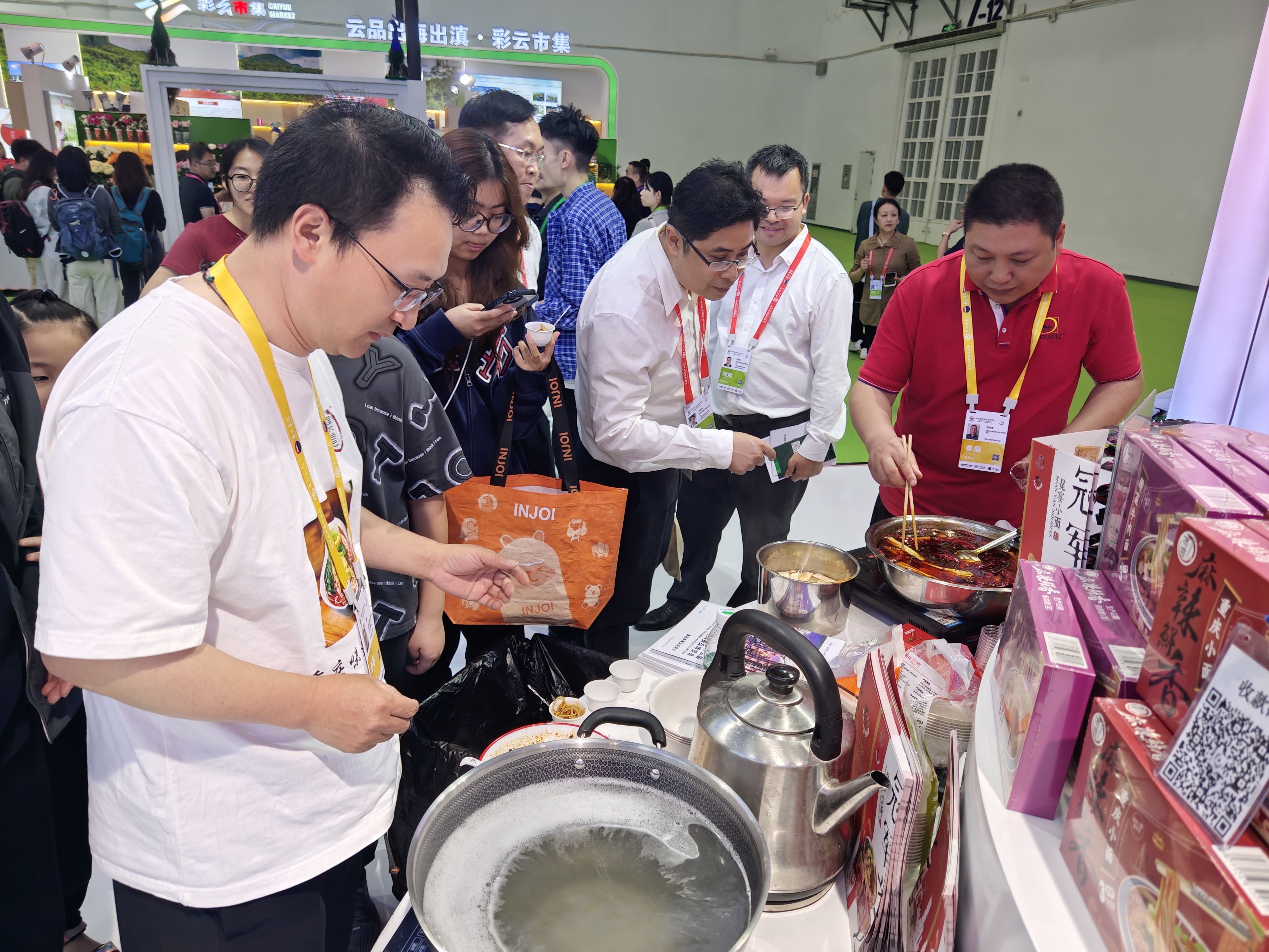 博会看重庆消费品如何“出圈”PG麻将胡了免费模拟器从消(图3)
