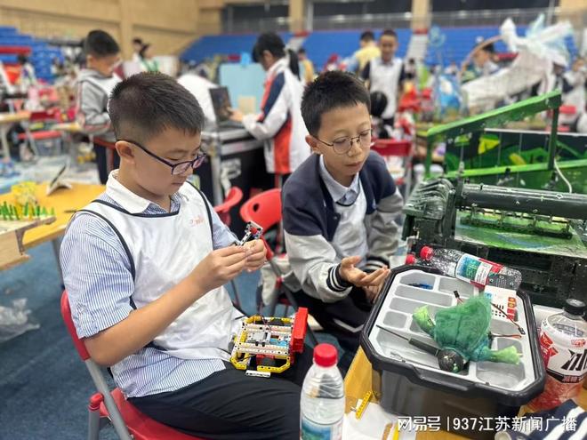 年南京市“金陵杯”中小学生科技创意制作系列交流挑战赛开赛PG麻将胡了网站入口AI赋能文脉传承科技盛宴！2025(图1)