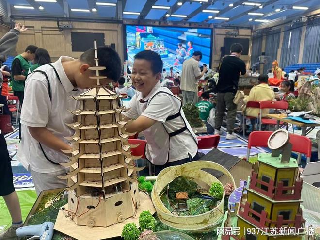 年南京市“金陵杯”中小学生科技创意制作系列交流挑战赛开赛PG麻将胡了网站入口AI赋能文脉传承科技盛宴！2025(图3)