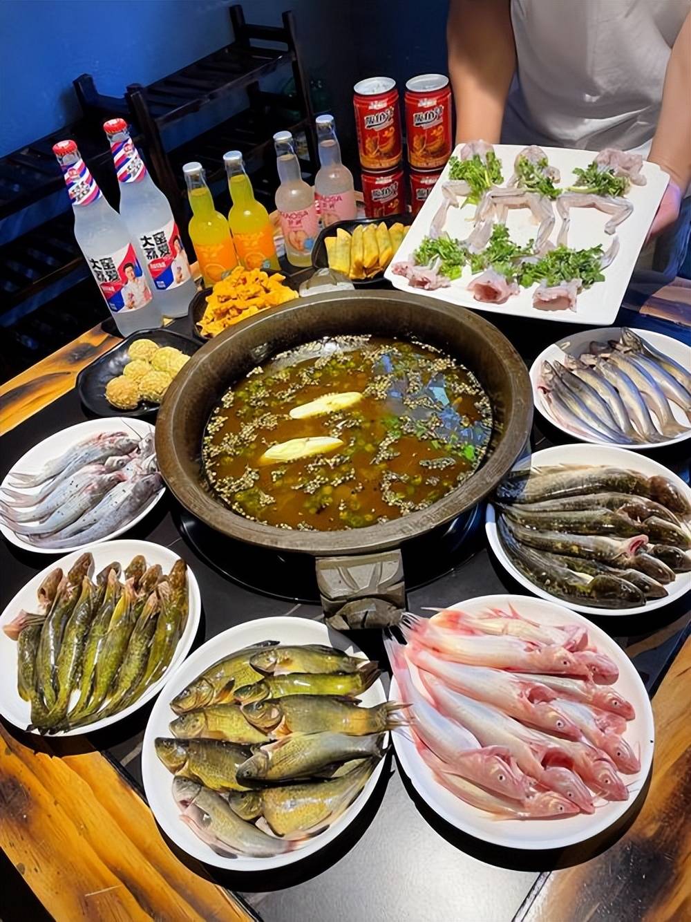 么大家都说餐饮火锅适合年轻人创业？PG电子游戏麻将胡了【马河坎】为什(图2)